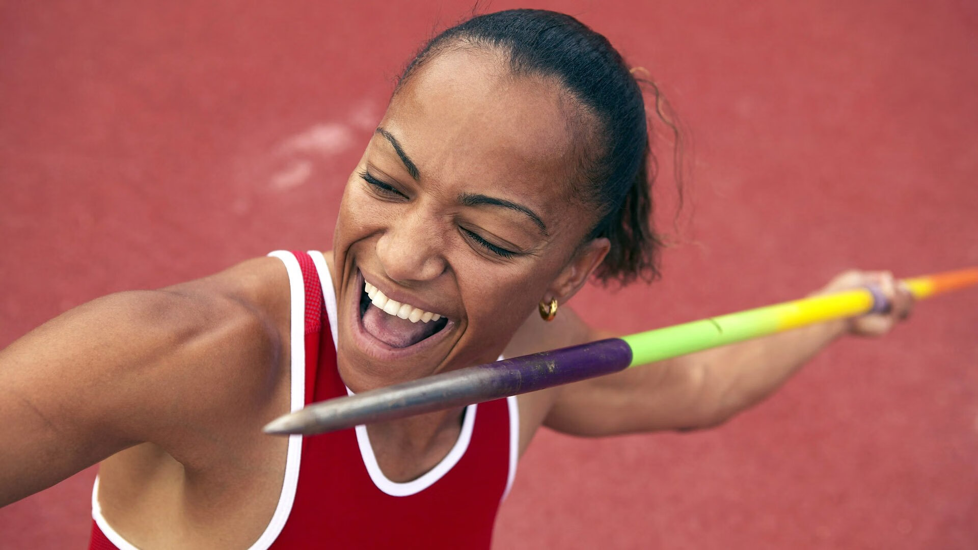 _红毯赛：明星光影照耀下的时尚运动秀_，明星红毯造型