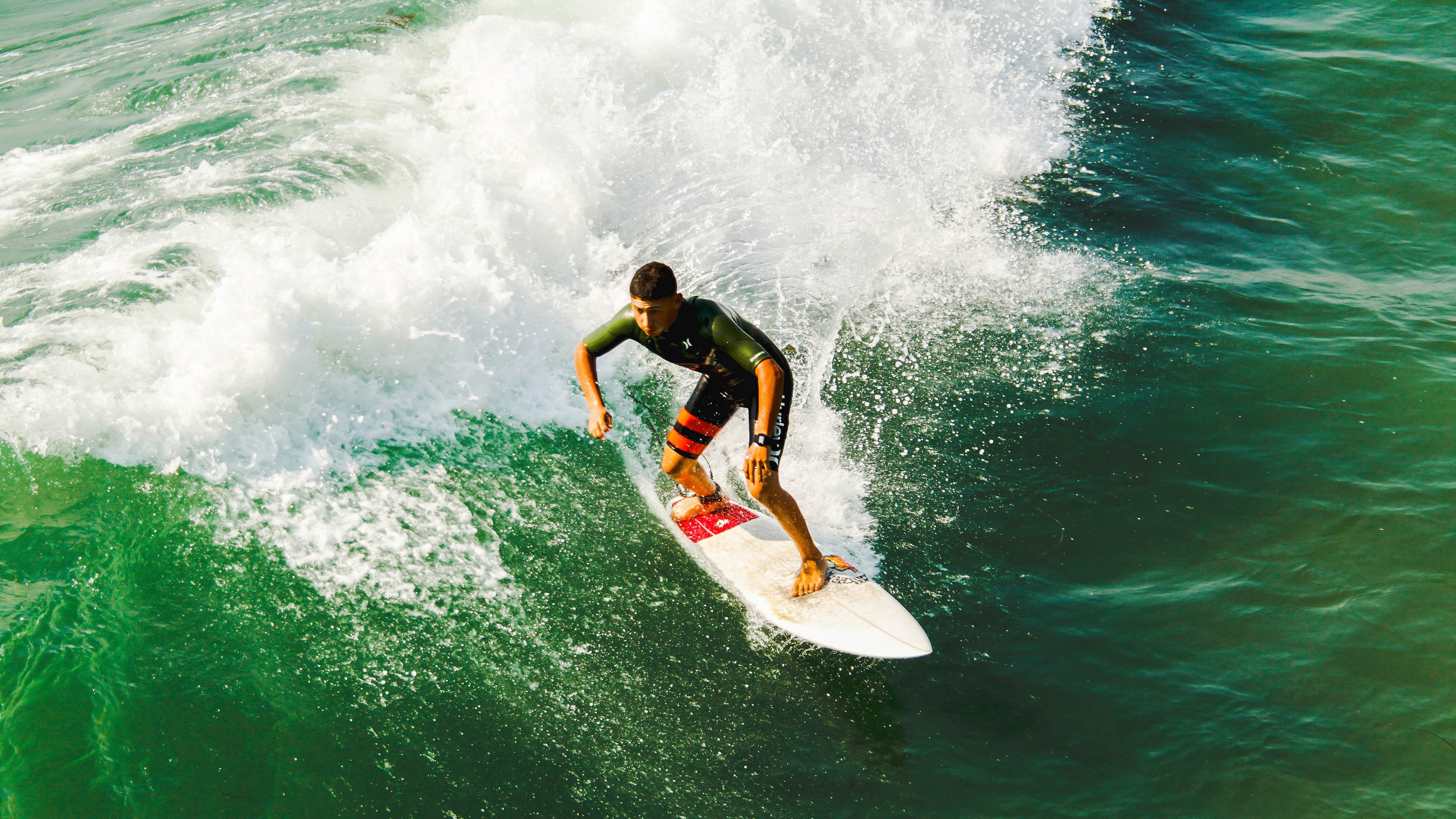 欧洲杯最精彩的头球瞬间：空中较量的艺术，欧洲杯投影